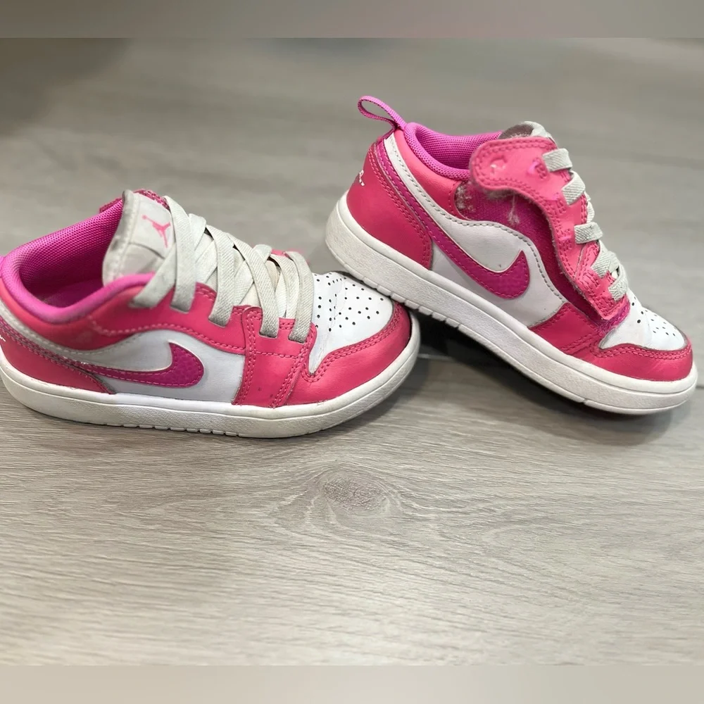 Nike Jordan 1 Low Alt Fire Pink/White/Iris Whisper shoes